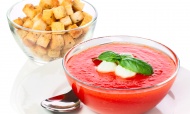 Krem z pomidorów z jogurtem naturalnym