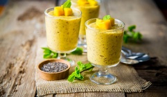 Mrożony jogurt mango z chia i bananem
