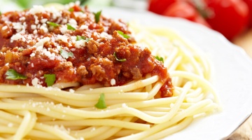 Spaghetti z mięsem mielonym z indyka