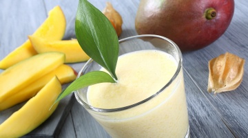 Mango lassi