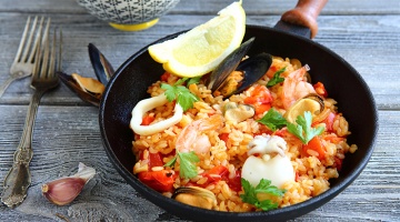 Paella z owocami morza