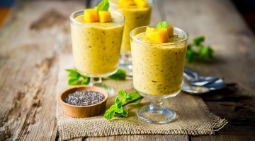 Mrożony jogurt mango z chia i bananem