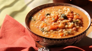 Rozgrzewajaca zupa warzywna z kaszą jęczmienną